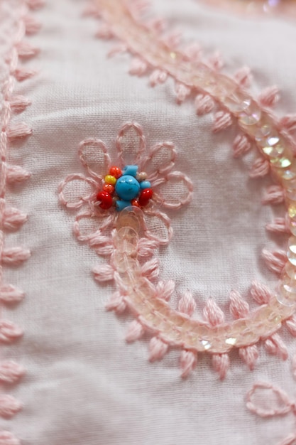 Detail ručne vyšívaného motívu